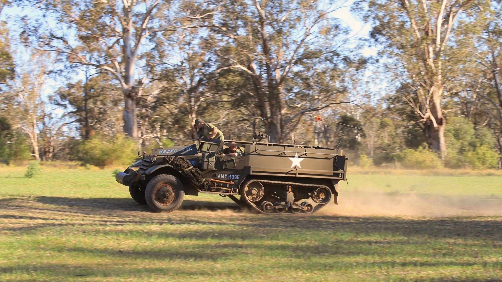 Milan Sports-勇士主场新增灯光秀打造进场仪式震撼氛围，勇士主场揭幕战