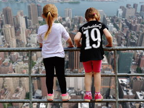 米兰体育官网-林丹晒家人照片庆祝父亲节,林丹夫妇