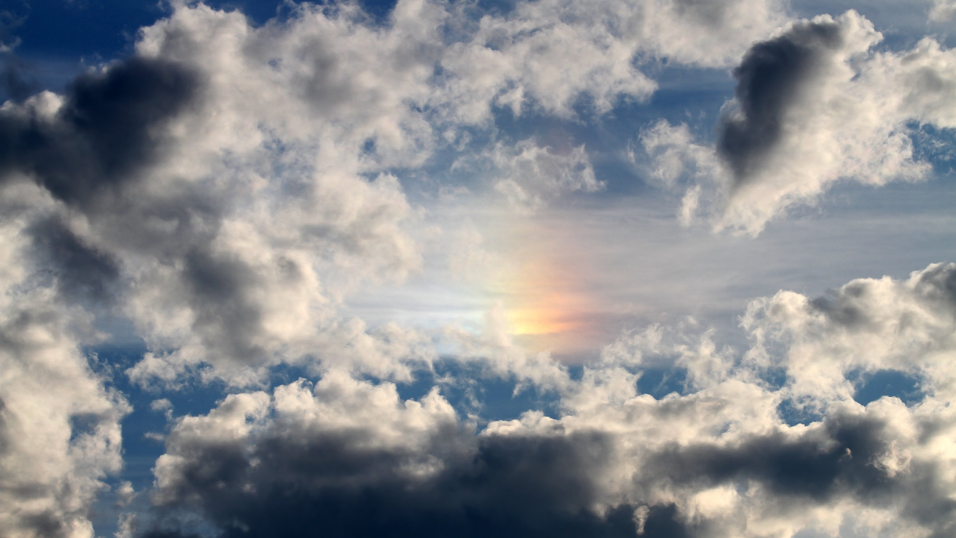 MILANSPORT下载-英超激烈角逐，豪门纷纷奋战追赶